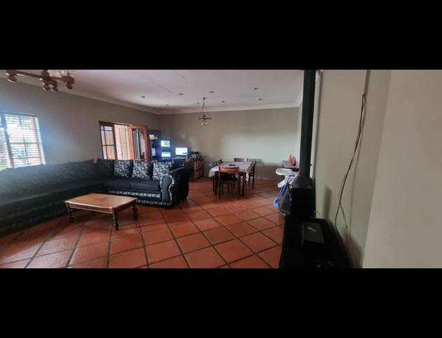 3 BEDROOM HOUSE FOR SALE IN KOSMOSPARK